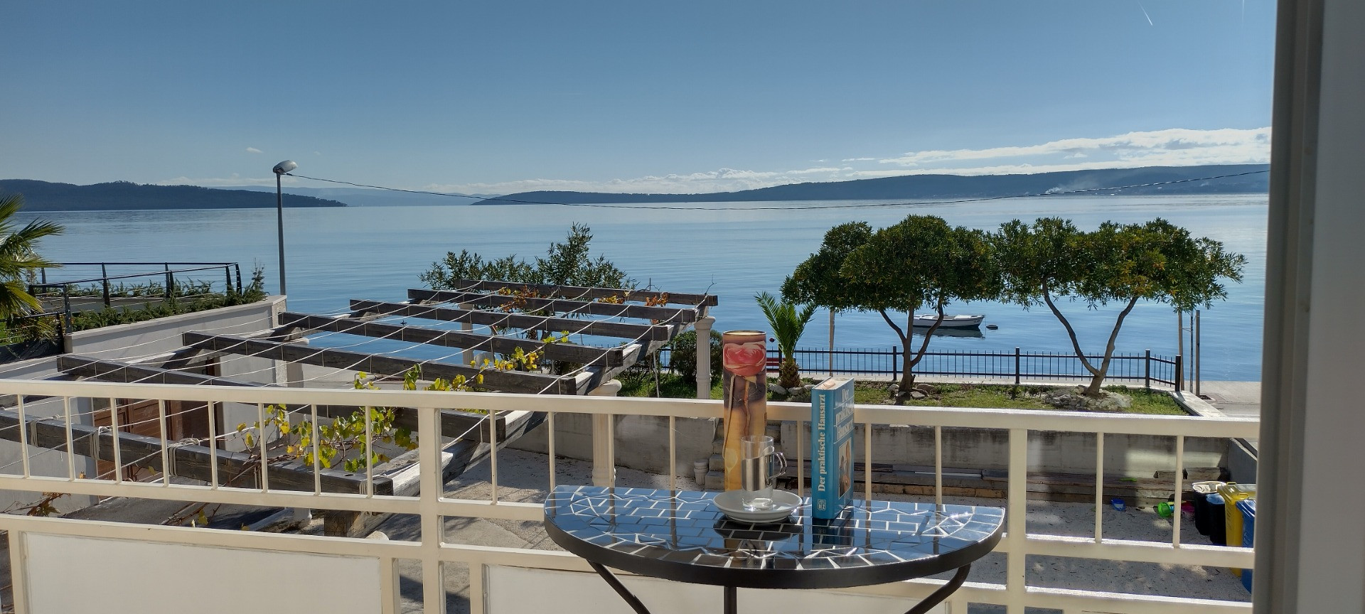 Odmor uz samo more - Dobro do&scaron;li kao obitelj, prijatelji ili radne kolege u smje&scaron;taj za duži boravak ili samo kratki odmor, Apartmani Figaro 4* Ka&scaron;tel Stari  Ka&scaron;tel Stari
